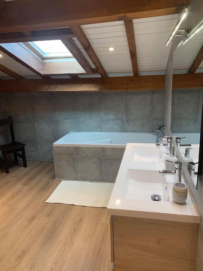 Chambre Vigne, Piscine Spa Fitness Lugon et l'Ile du Carney Exterior photo